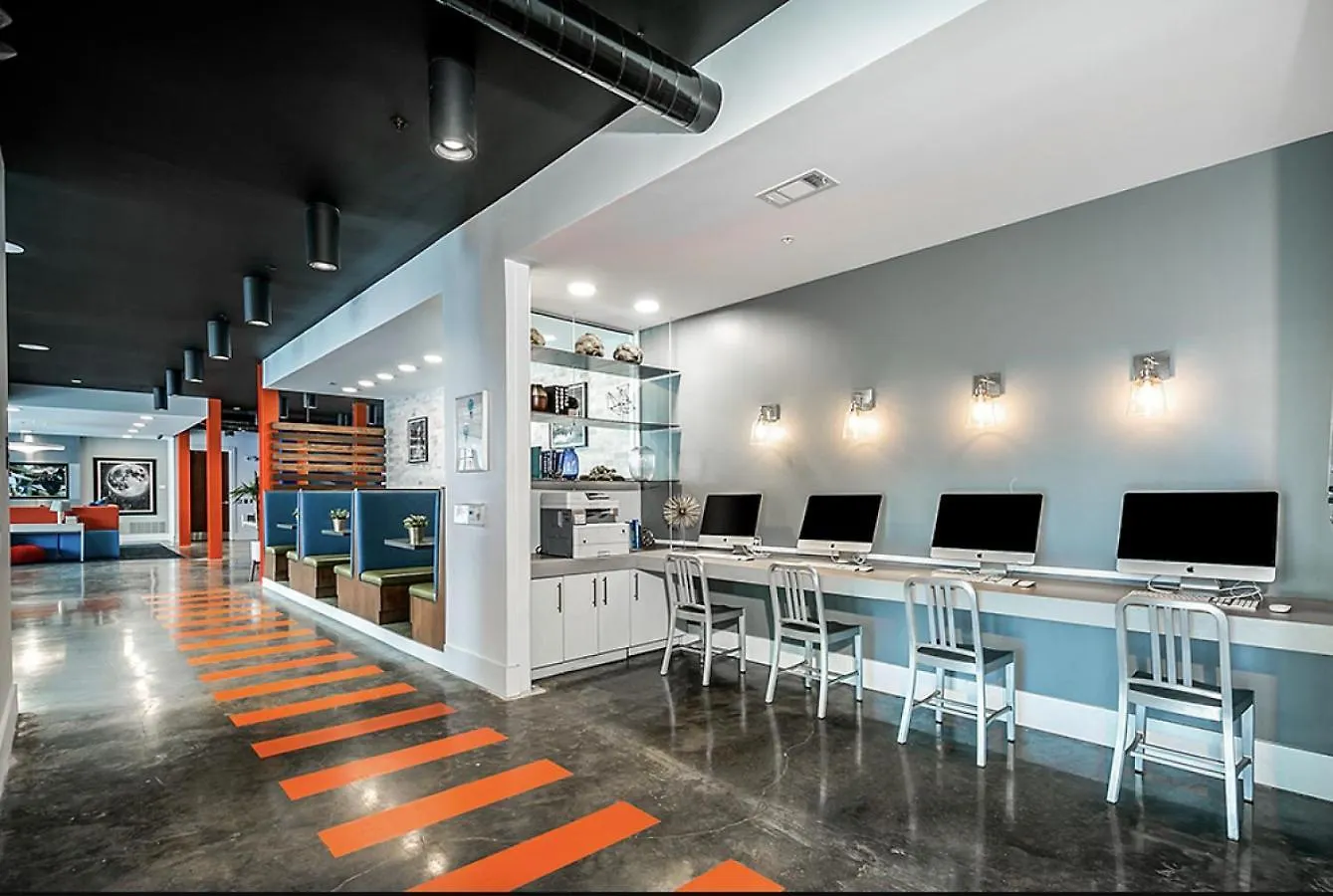 Landing At The Nine At Memphis - 2 Bedrooms In University